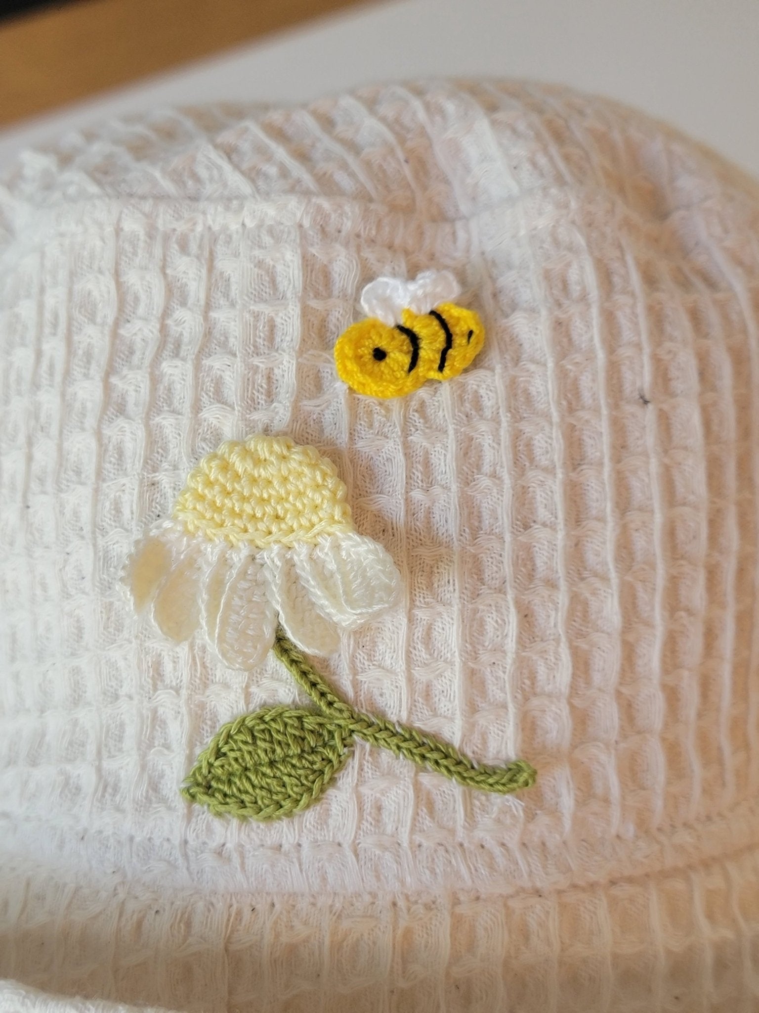 Bucket hat-Bee and daisy-8