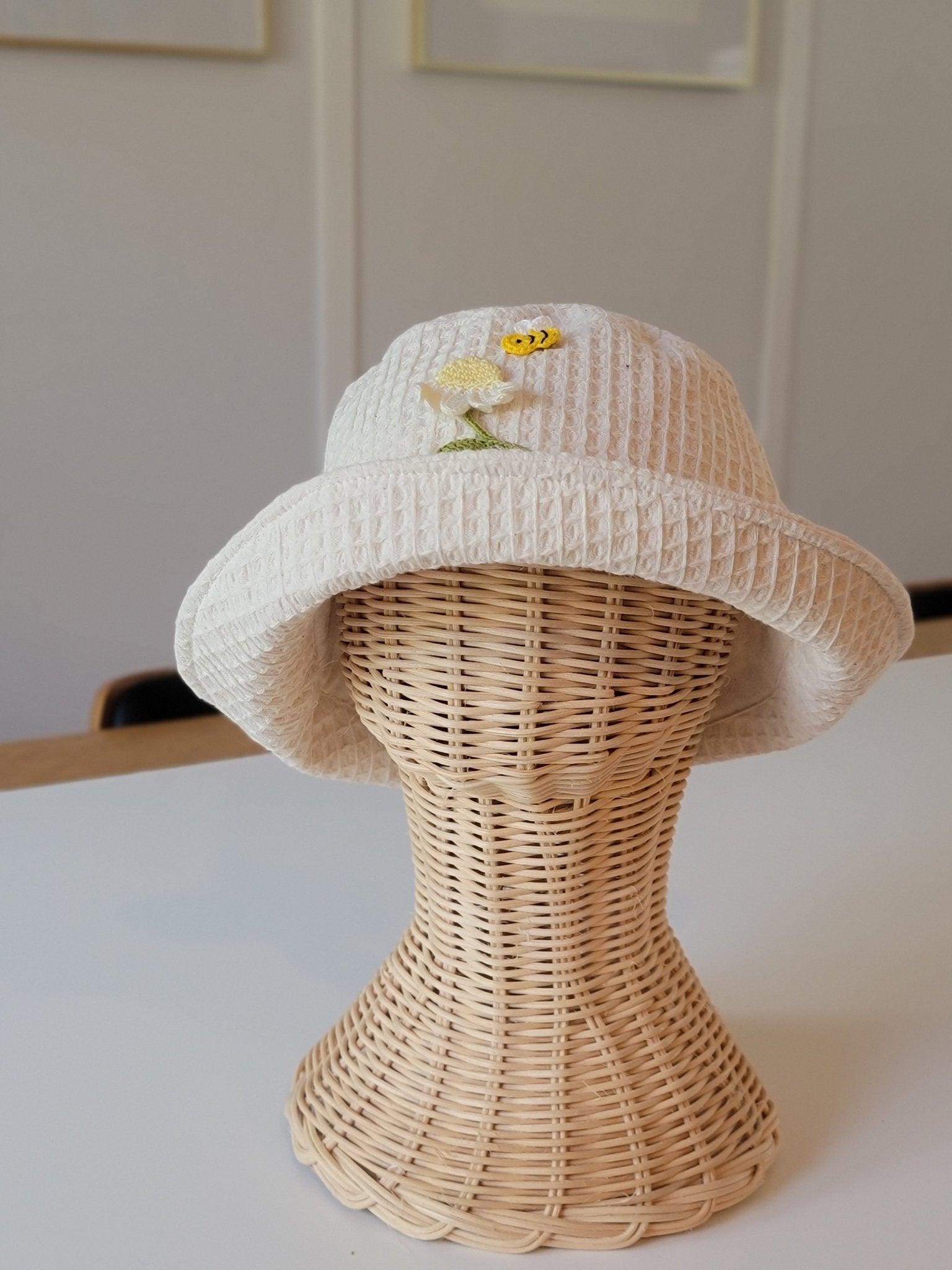 Bucket hat-Bee and daisy-7