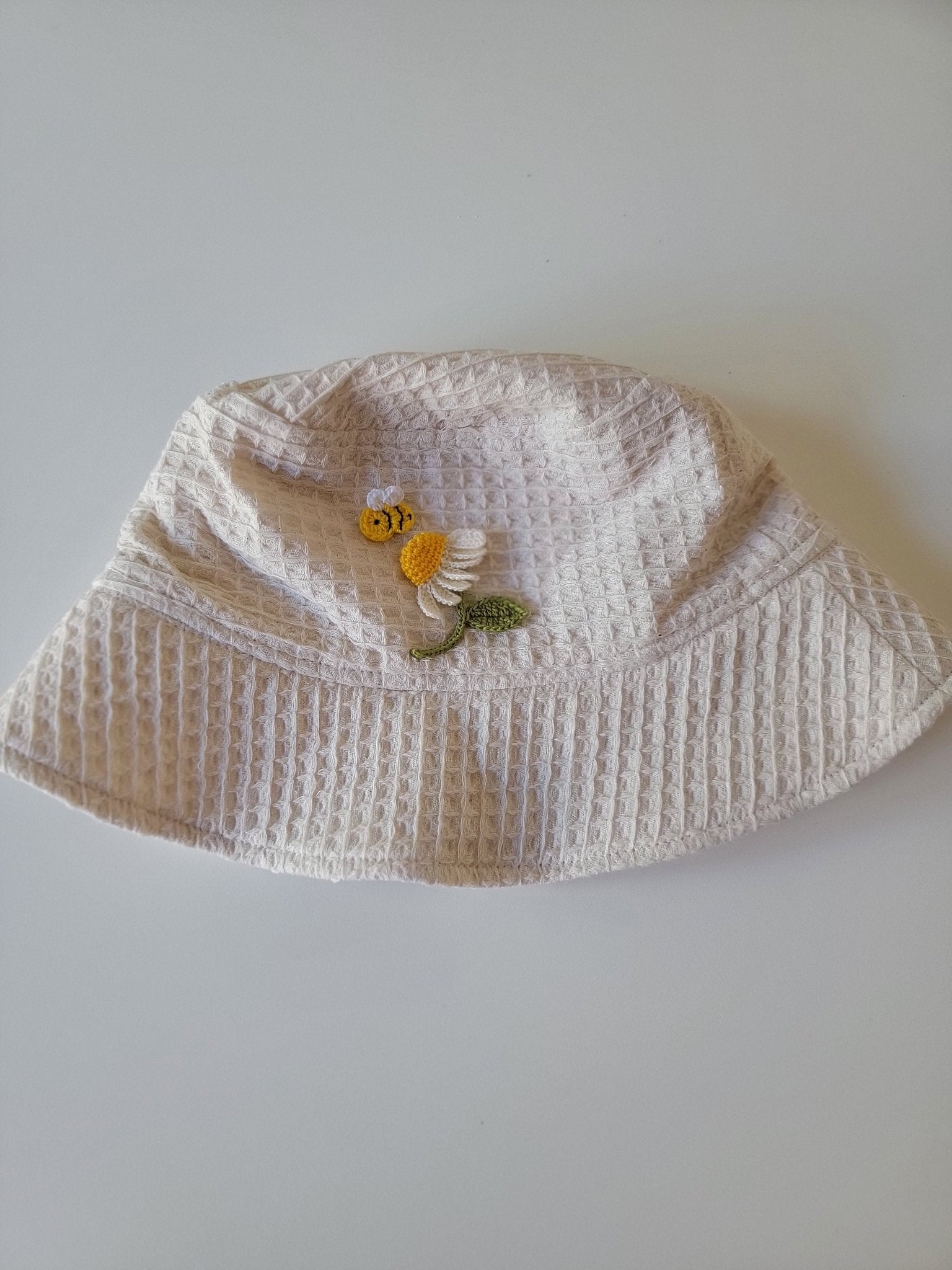 Bucket hat-Bee and daisy-6