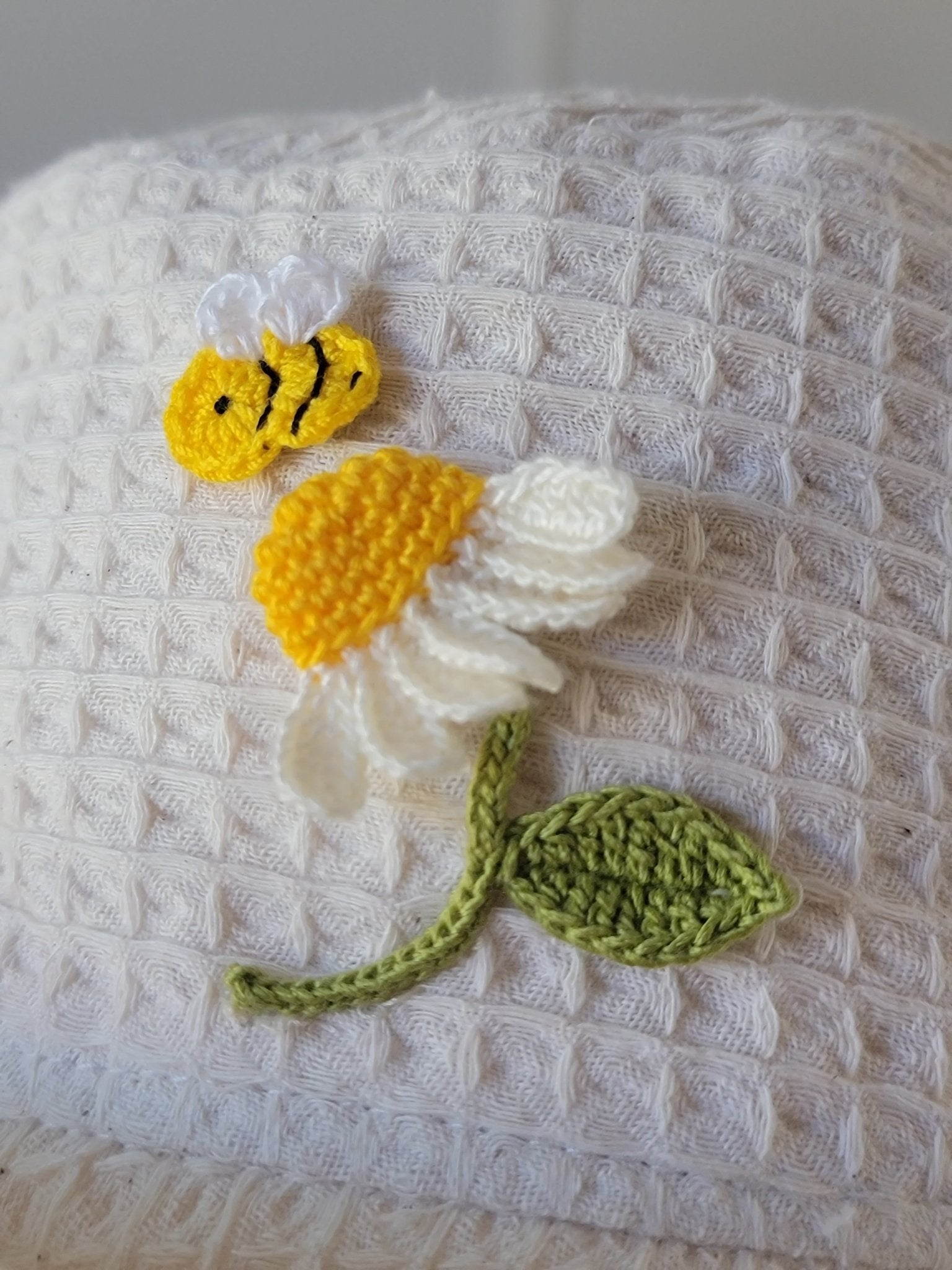 Bucket hat-Bee and daisy-2